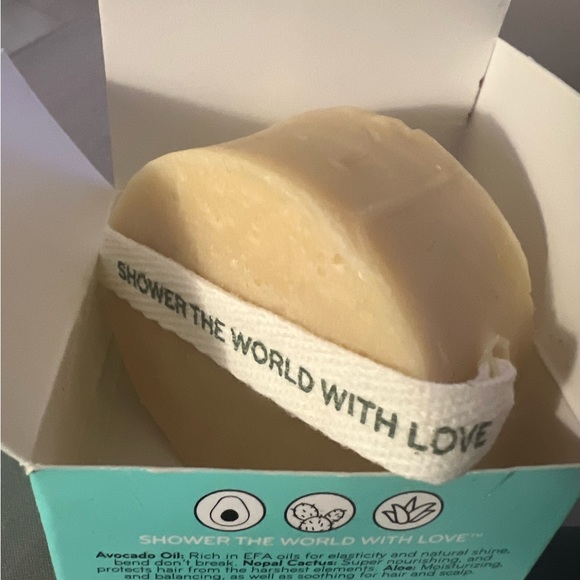 Daily Concepts Vegan Shampoo Solid Bar NIB Travel or Home Use 3.24 oz - Picture 2 of 5
